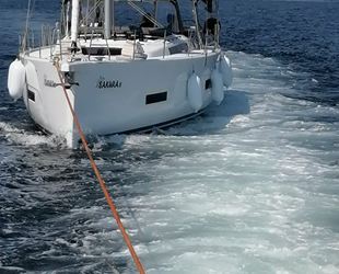 Çanakkale'de makine arızası nedeniyle sürüklenen yat, kurtarıldı