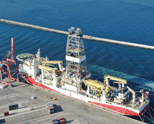 Yavuz Sondaj Gemisi, kule söküm işlemleri için Haydarpaşa Limanı'na yanaştı