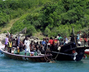 Arakanlı Müslümanlar’ı taşıyan tekne alabora oldu