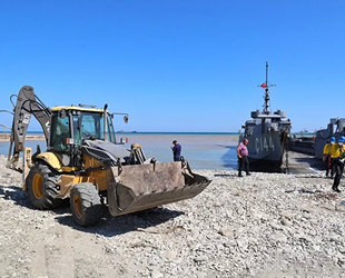 İş makineleri, Türkeli’ne çıkarma gemileriyle sevk edildi
