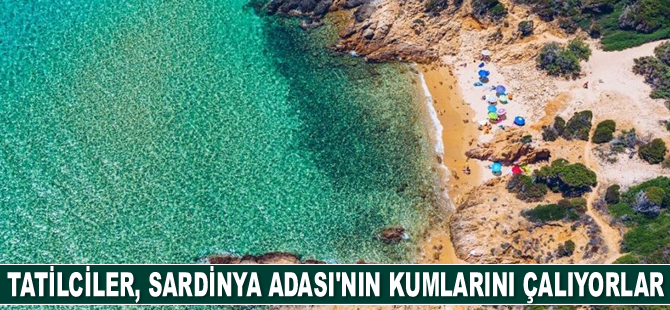 Tatilciler, Sardinya Adası’nın kumlarını çalıyorlar