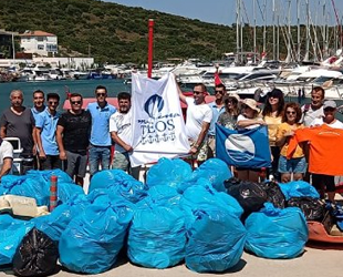 Sığacık’ta 3 koydan 1 kamyon çöp toplandı