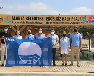 Alanya Belediyesi Engelsiz Halk Plajı’na mavi bayrak ödülü verildi