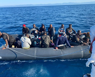 Ayvalık’ta 20 düzensiz göçmen kurtarıldı