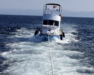 Makine arızası yapan tekne, Büyükada açıklarında sürüklendi