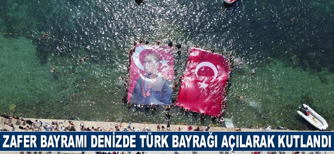 Kocaeli'de 30 Ağustos Zafer Bayramı denizde Türk bayrağı açılarak kutlandı