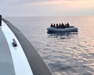 Kuşadası açıklarında 22 düzensiz göçmen kurtarıldı