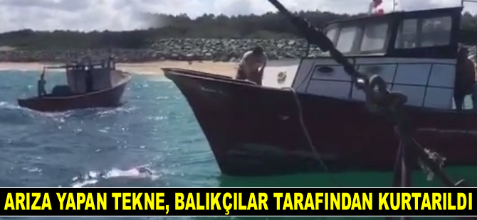 Karaburun Limanı açıklarında arıza yapan tekneyi balıkçılar kurtardı
