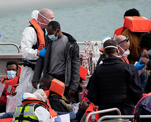 İngiltere, göçmen getiren tekneleri Fransa’ya geri itecek