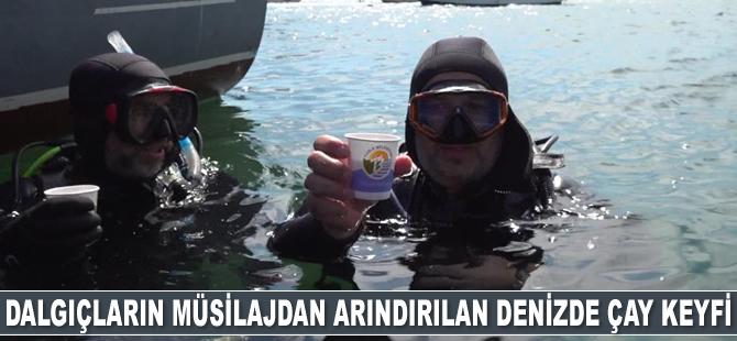 Dalgıçlar, müsilajdan arındırılan denizde çay keyfi yaptı