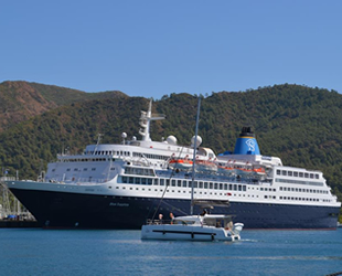 Blue Sapphire isimli yolcu gemisi, Marmaris’e geldi