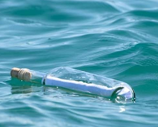 37 yıl önce Japonya’dan denize atılan şişe, Hawaii’de bulundu