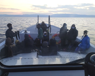 İzmir açıklarında 34 düzensiz göçmen kurtarıldı