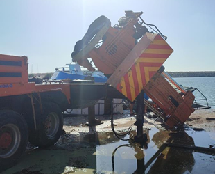 Hatay’da limana tekne indiren vincin bomu kırıldı