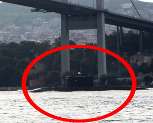 Rus denizaltısı, İstanbul Boğazı'ndan geçti