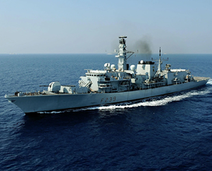 Çin, Tayvan Boğazı'ndan geçen İngiliz savaş gemisine sert tepki gösterdi