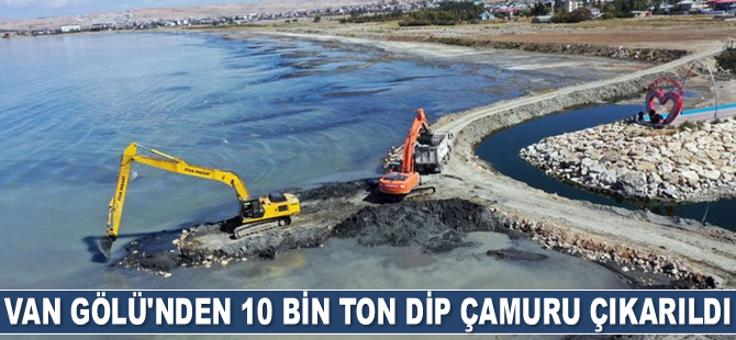 Van Gölü'nden 10 bin ton dip çamuru çıkarıldı