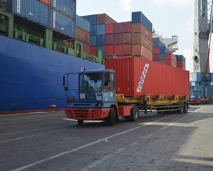 Türkiye, Lübnan’a gemi ile gıda gönderiyor