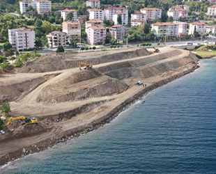 Kocaeli sahilinde Marmara Depremi'nden kalan inşaat atıkları temizleniyor