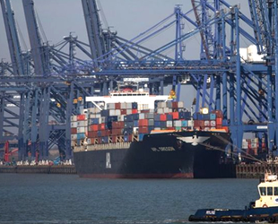 Felixstowe Limanı’nda konteynerler yığıldı, gemiler başka yerlere yönlendiriliyor