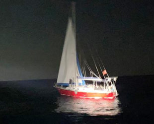 Fethiye’de yelkenli teknede 26 göçmen yakalandı