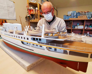 Ahmet Cengiz Dumlupınar, gemi modelciliğini yeni mesleği haline getirdi