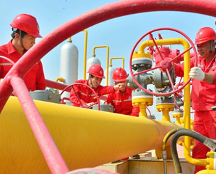 Çin, rafinerilerde petrol ithalat kotalarını artırdı