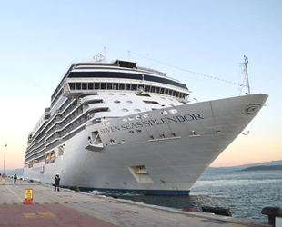 Seven Seas Splendor gemisi, Kuşadası'na geldi