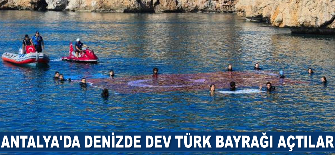 Akdeniz Üniversitesi Sualtı Topluluğu, Cumhuriyet Bayramı'nı denizde kutladı