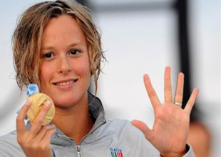 İtalyan yüzücü dünya rekoru kırdı