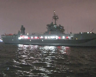 ABD savaş gemisi, Sarayburnu Limanı'na yanaştı