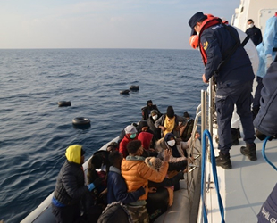 İzmir açıklarında 59 düzensiz göçmen kurtarıldı