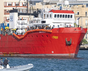 800 göçmen taşıyan Sea-Eye 4 yardım gemisi, Trapani Limanı’na yanaştı