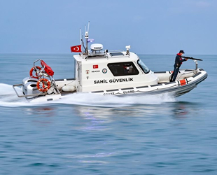 Sahil Güvenlik ekipleri, Van Gölü'nde 24 saat görev yapıyor