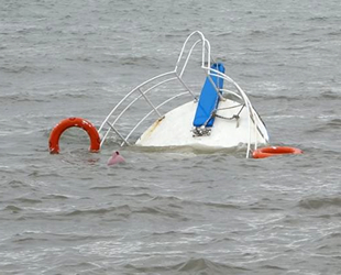 Ordu’da balıkçı teknesi fırtına nedeniyle alabora oldu