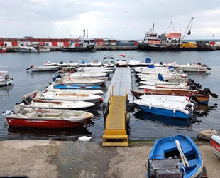 Marmara Denizi’nde balıkçılar, fırtına nedeniyle limana geri döndü