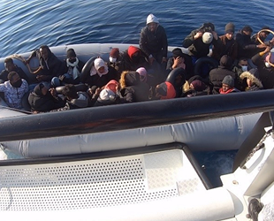 İzmir açıklarında 44 düzensiz göçmen kurtarıldı