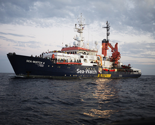 Sea Watch-4 gemisi, kurtardığı göçmenlerin tahliyesi için acil liman arıyor