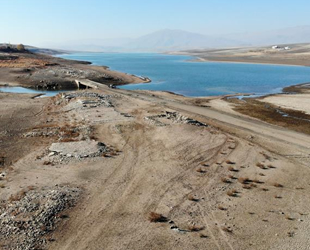 Alparslan-1 Barajı'nın suyu çekilince mezarlık ve yapılar ortaya çıktı