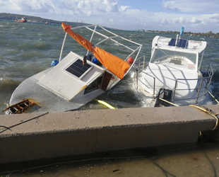 Aliağa’da fırtına nedeniyle tekneler battı