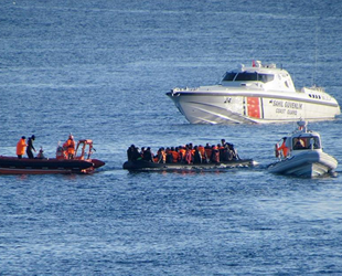 Çeşme'de 63 düzensiz göçmen kurtarıldı