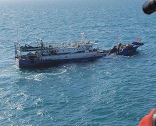 Çin balıkçı teknesi, Güney Kore’de kayalıklara çarptı