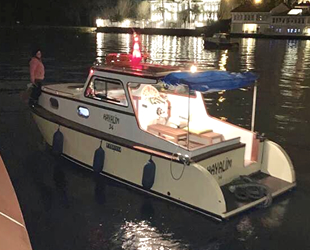 Makine arızası yapan tekne, Yeniköy açıklarında sürüklendi