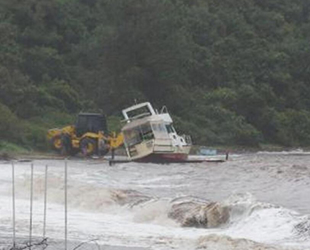 Marmaris’te ‘Şirin 48’ isimli ahşap tekne karaya oturdu