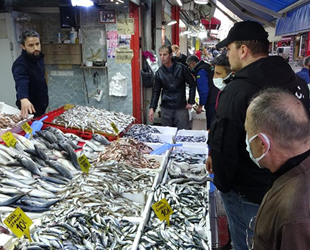 Samsun'da fırtınada artan balık fiyatları yarı yarıya düştü