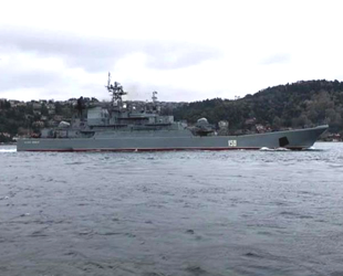 Rus savaş gemisi, İstanbul Boğazı'ndan geçti