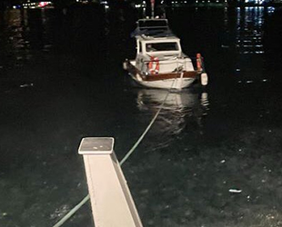 Arızalanan tekne, Beykoz açıklarında sürüklendi