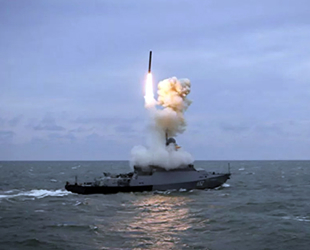 Rus fırkateyni, su altı hedeflerini 'Otvet' füzeleriyle vurdu