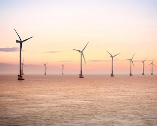 Çin’in en büyük denizüstü RES’i elektrik şebekesine bağlandı