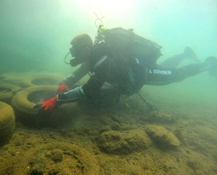 Hatay’da Sahil Güvenlik dalgıçları, deniz dibi temizliği yaptı